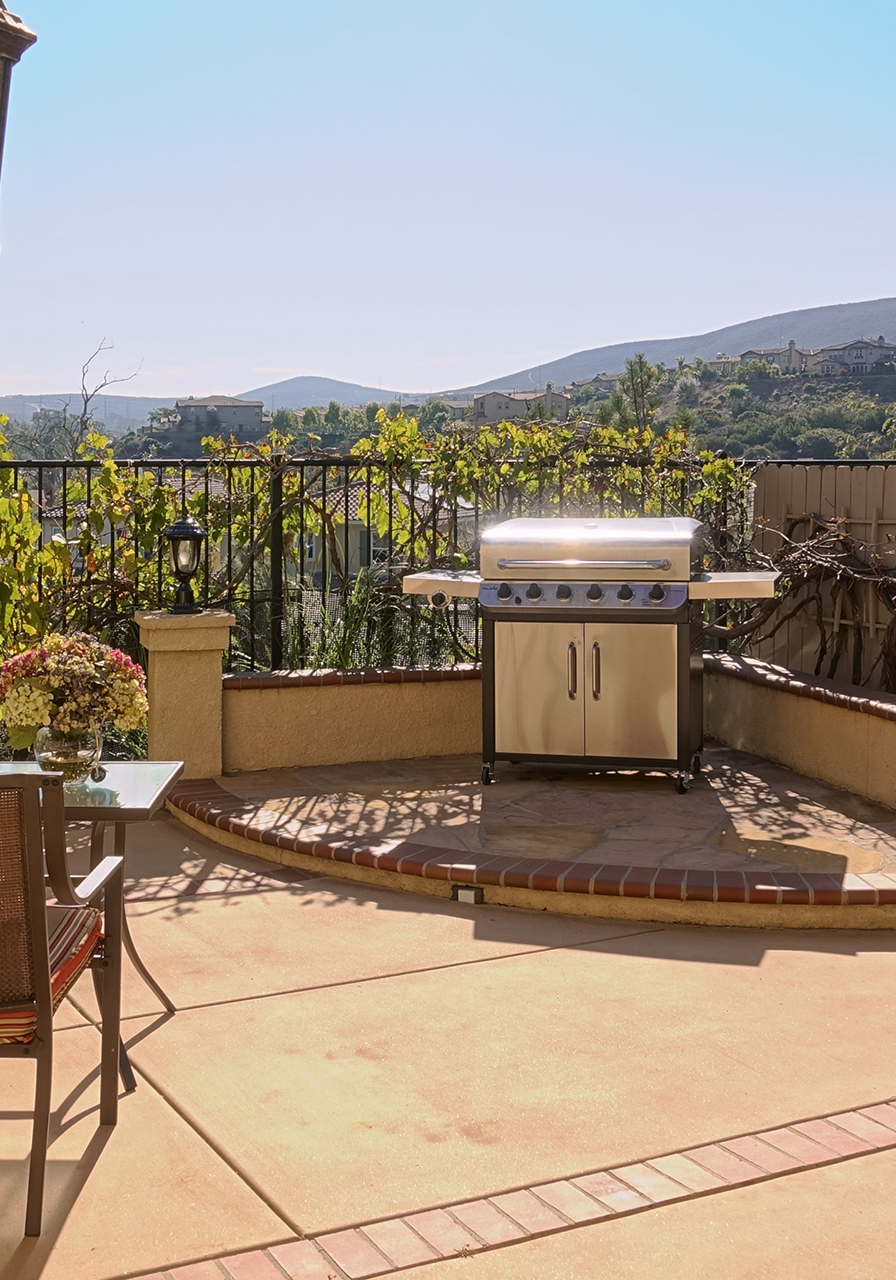 Simi Valley concrete patio with patterned finish and pergola with precast columns