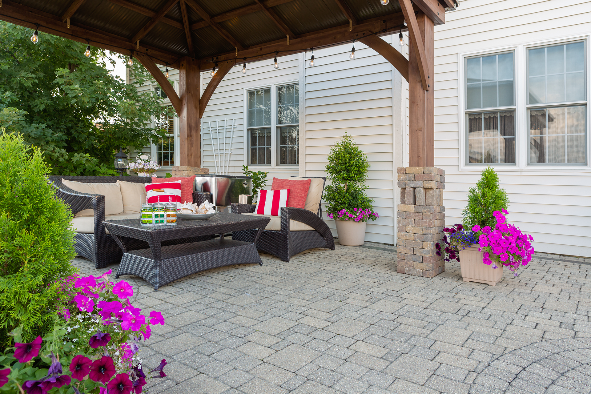 Backyard paver patio with seating area and clean edge restraints